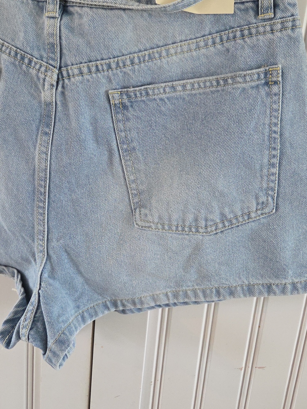 Tgla Womens Denim Jean Shorts With Tie Belt Size 30 NWT - Picture 4 of 5